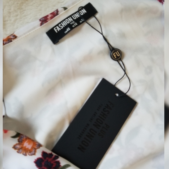 NWT wrap mini dress bell sleeves - Picture 3 of 3